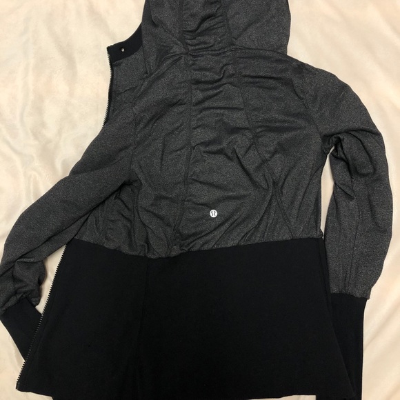 Lulu Lemon reversible sweater - Picture 5 of 5